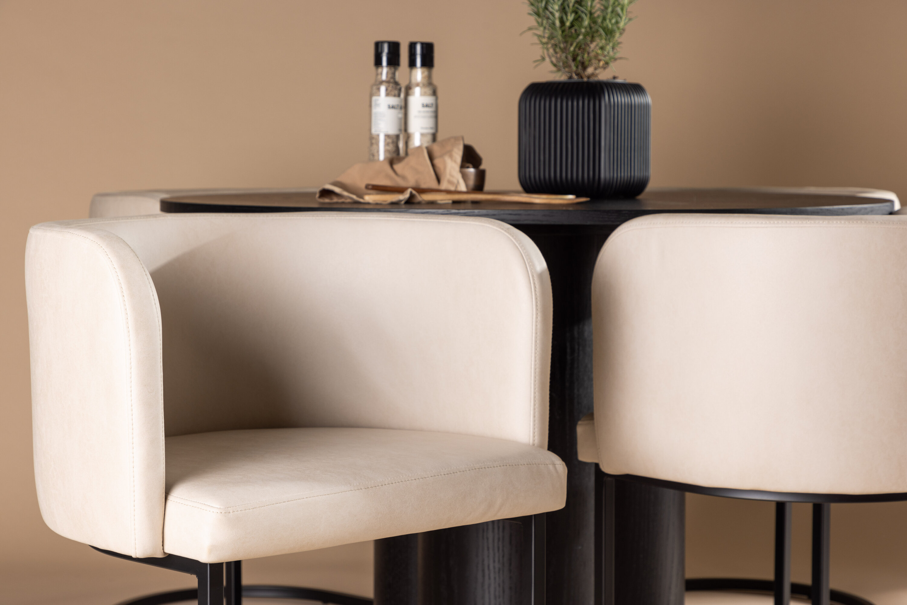 deLOHN Olivia, Simrishamn Kör alakú étkezőgarnitúra