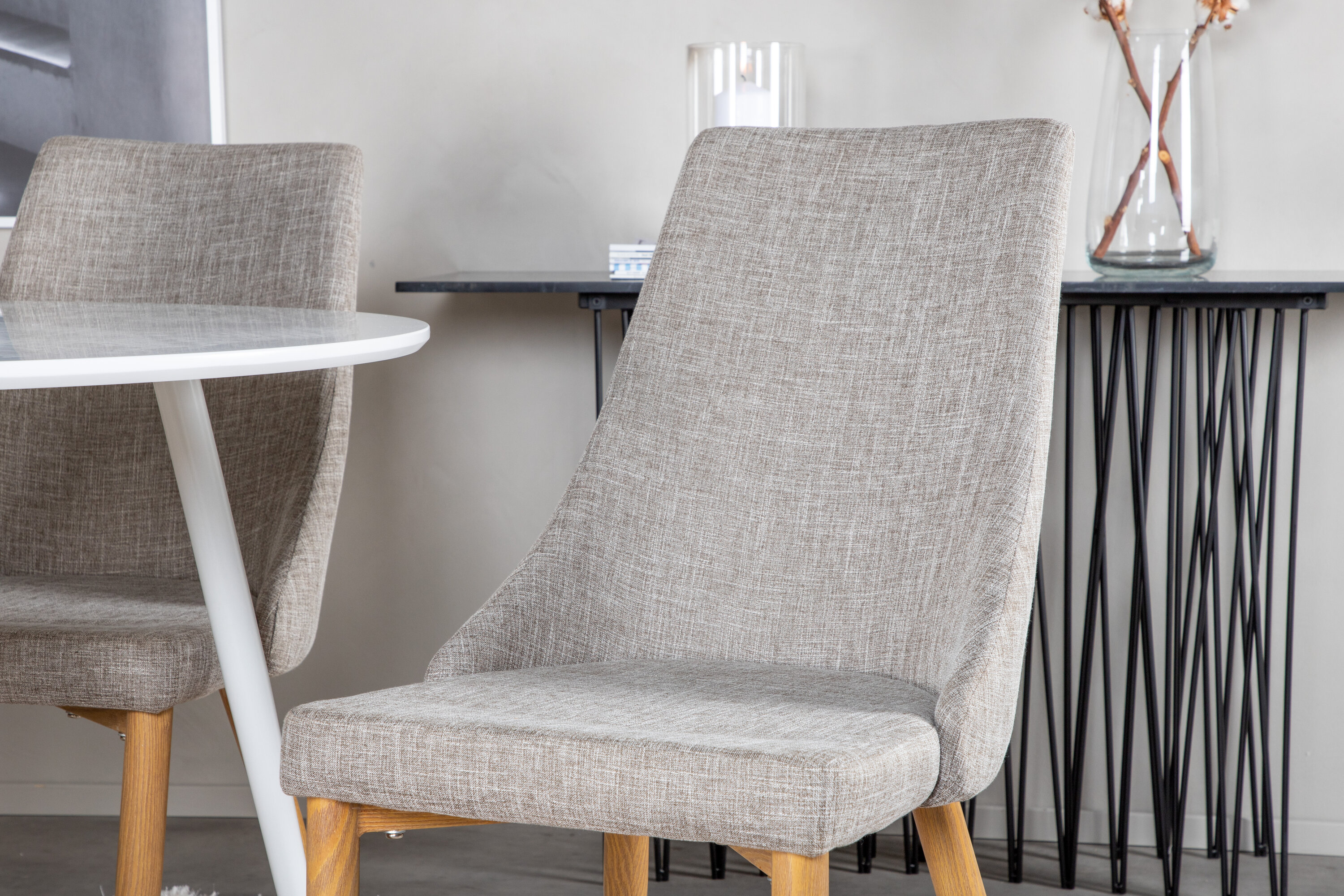 deLOHN Plaza, Leone Kör alakú étkezőgarnitúra