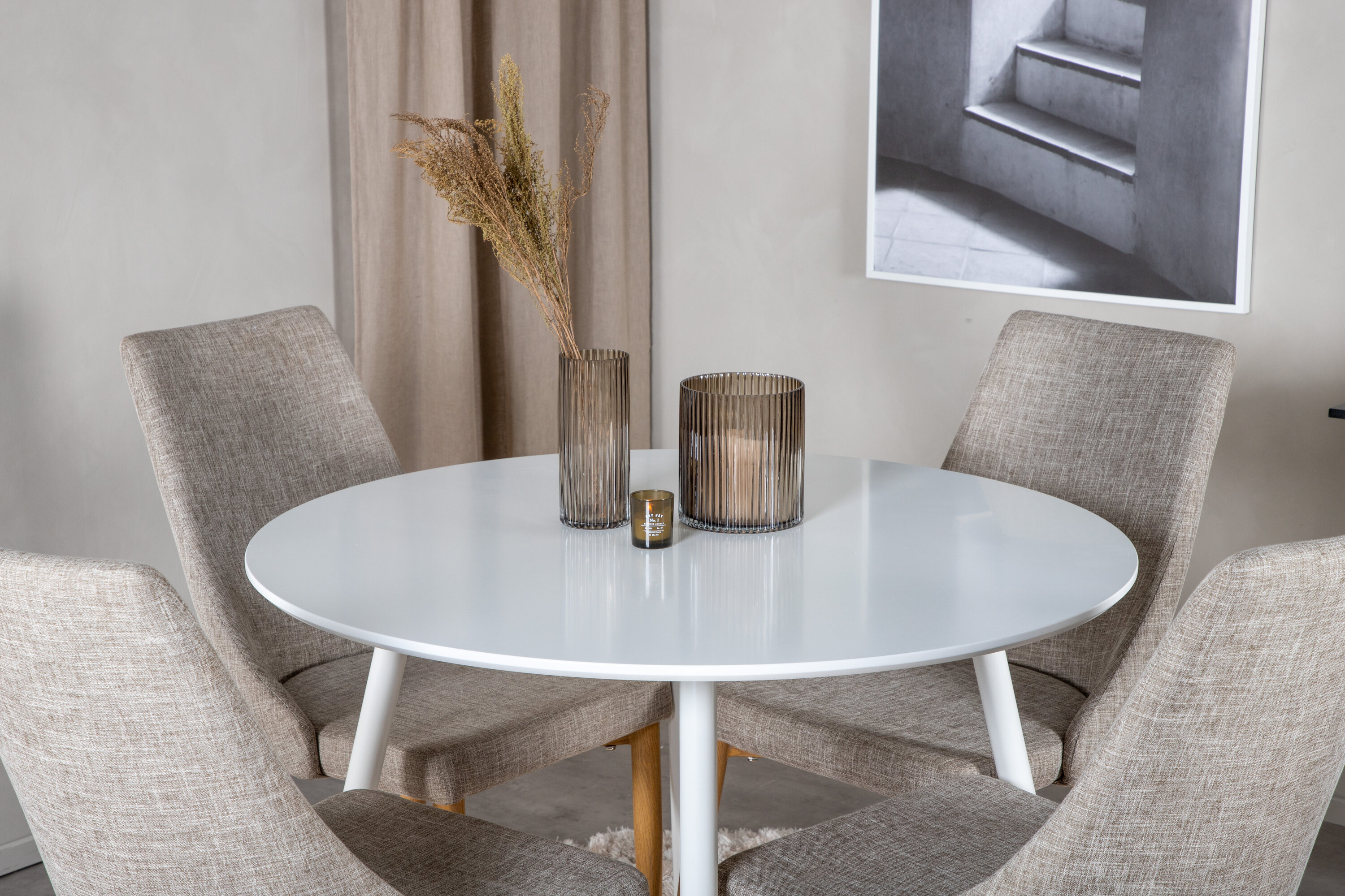 deLOHN Plaza, Leone Kör alakú étkezőgarnitúra