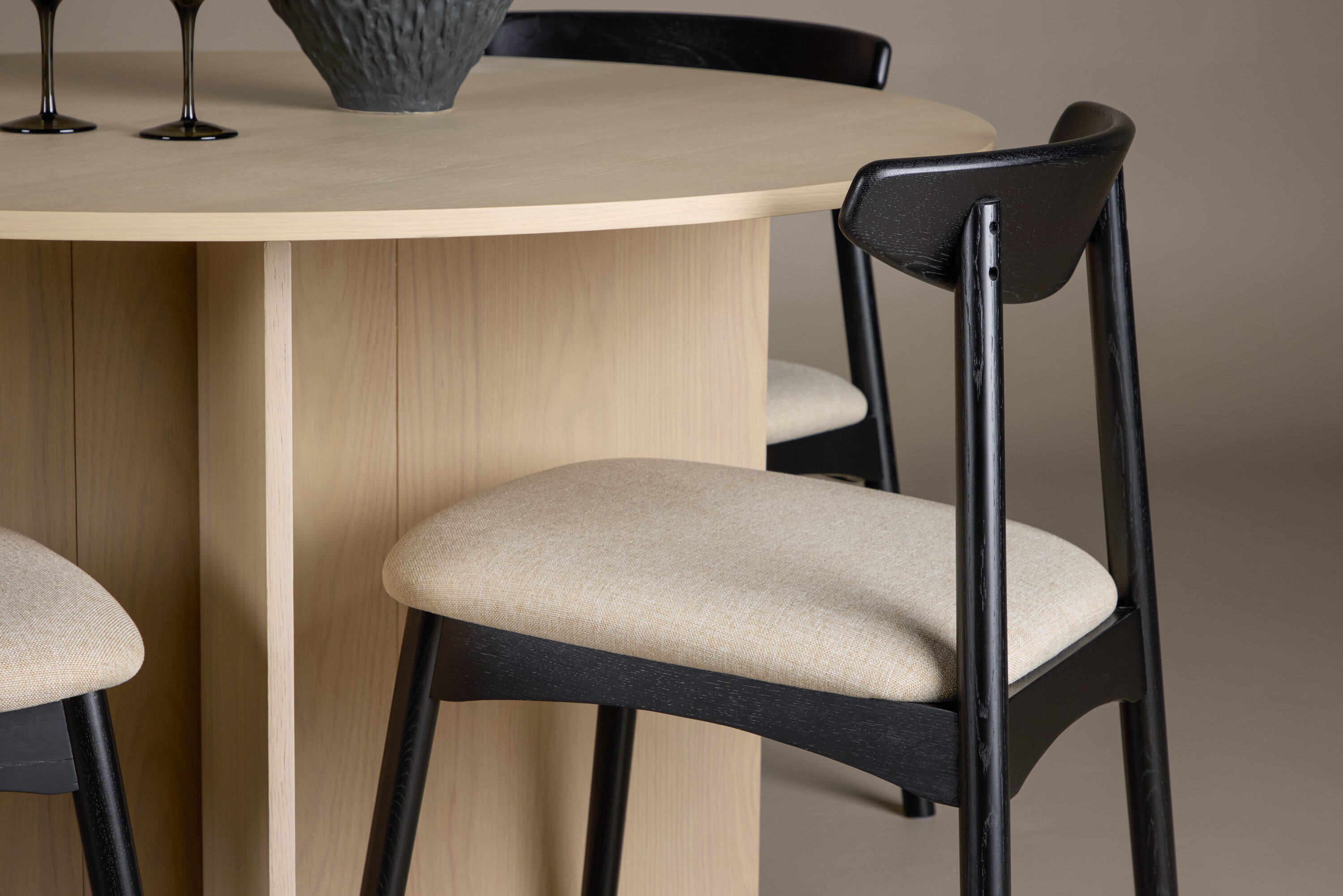 deLOHN Ven, Tyresö Kör alakú étkezőgarnitúra