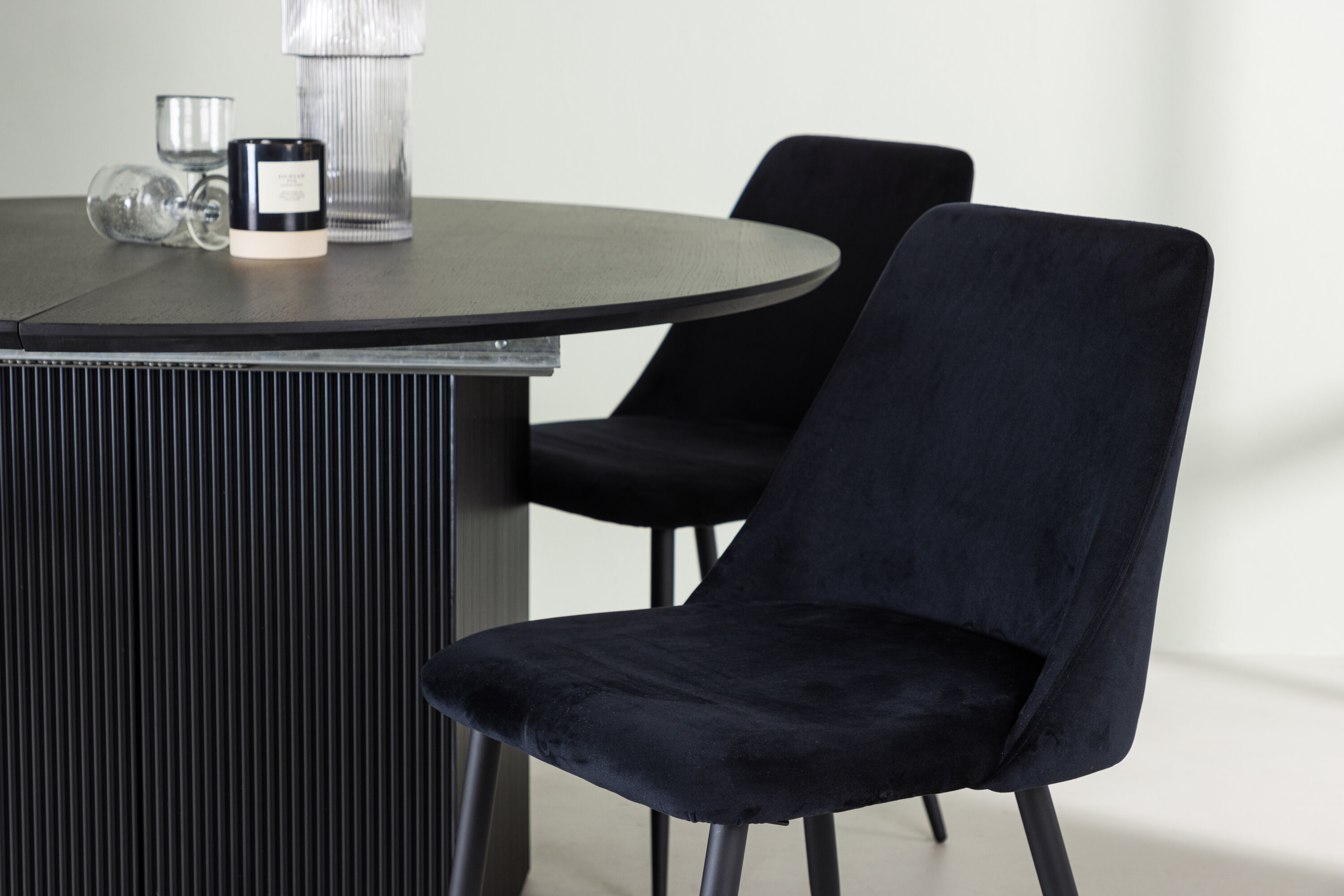 deLOHN Night Kör alakú étkezőgarnitúra deLOHN Night Kör alakú étkezőgarnitúra