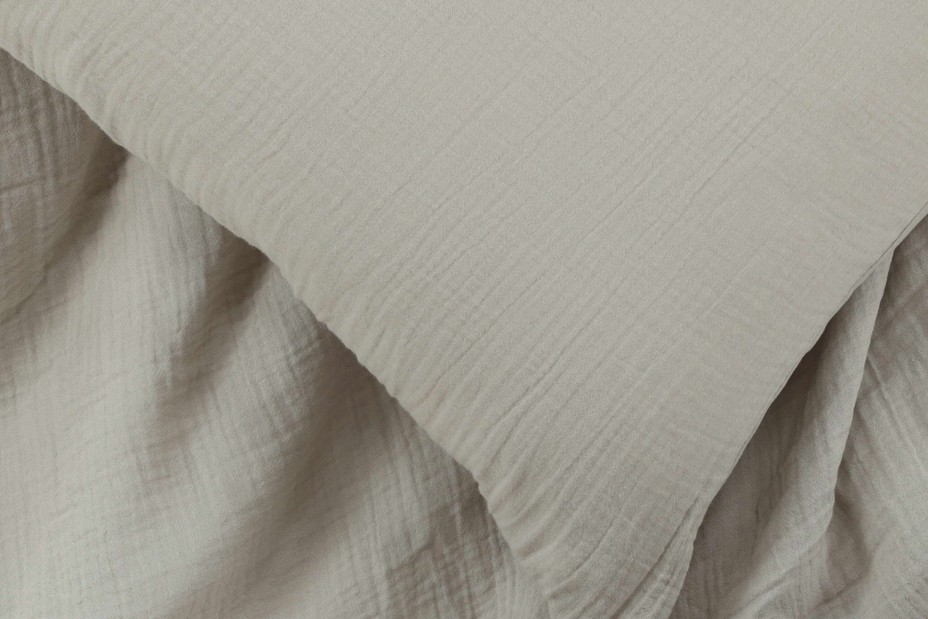 deLOHN Mila Ágynemű