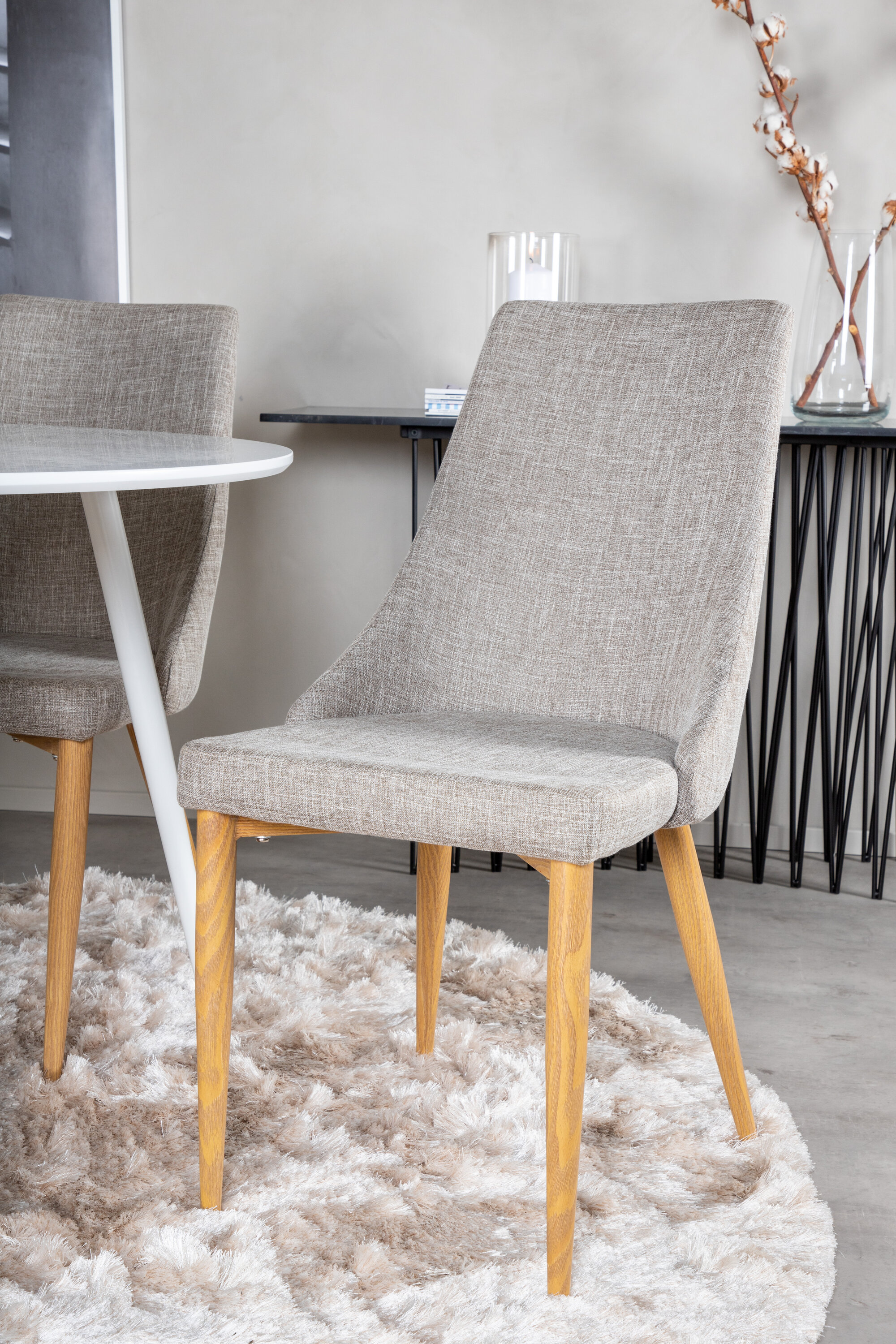 deLOHN Plaza, Leone Kör alakú étkezőgarnitúra