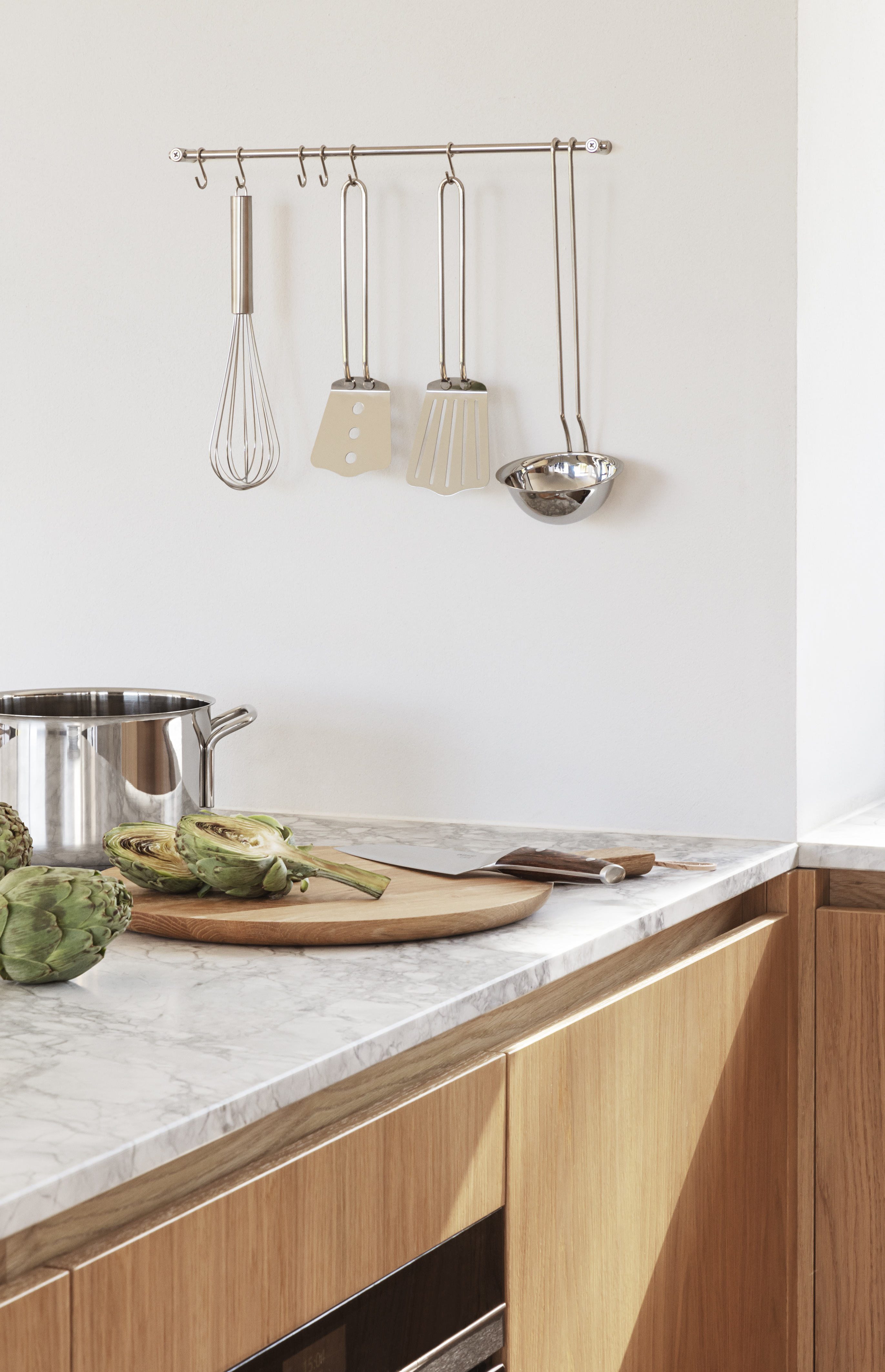 Barre murale avec six crochets en S