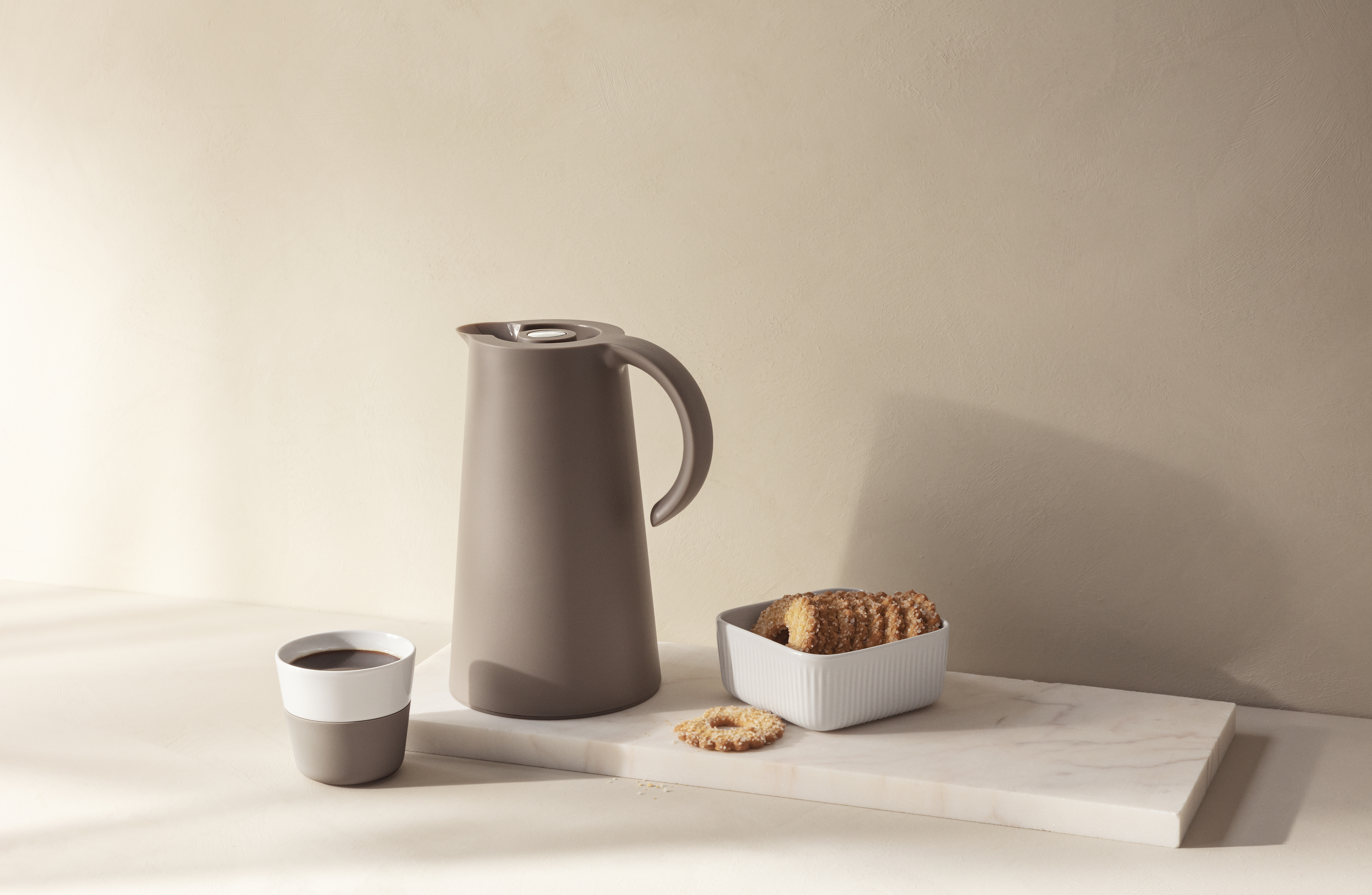 Rise vacuum jug - 1 liter - Taupe