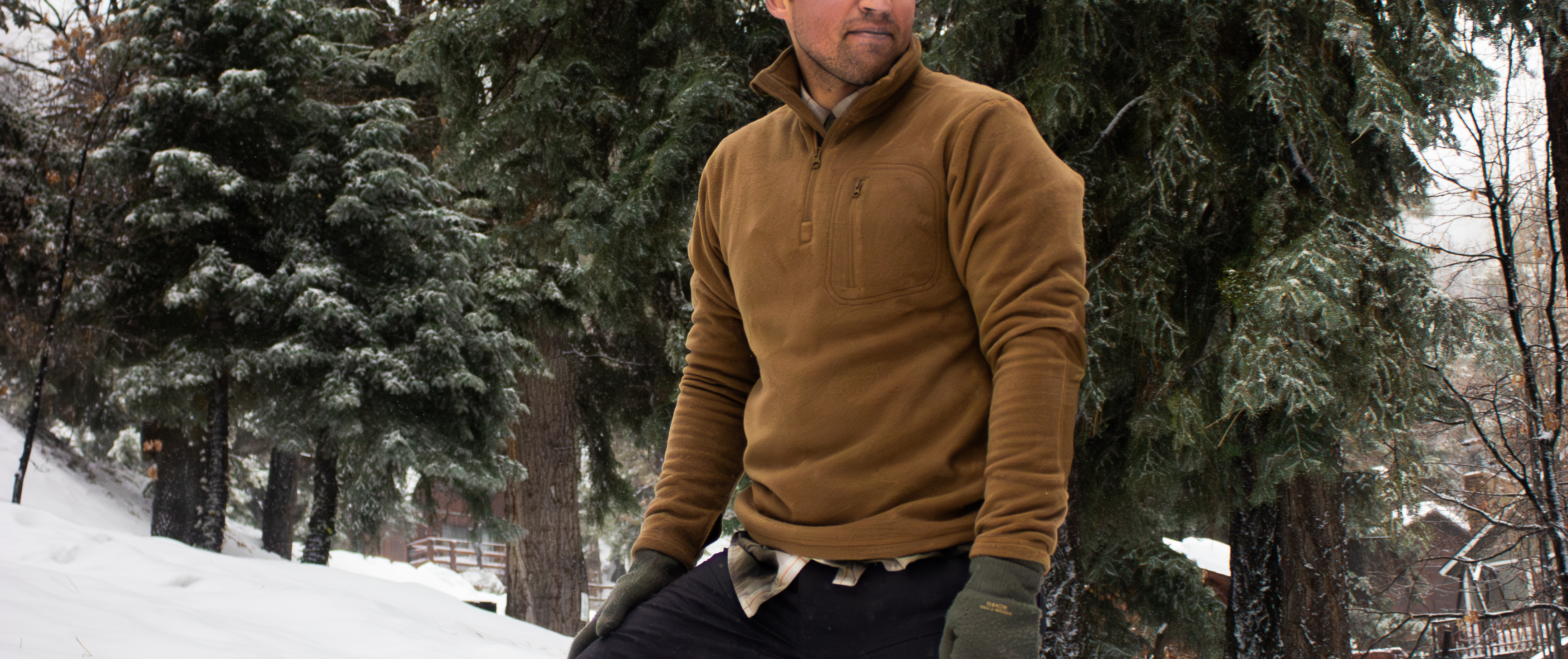 Image of someone in the snow wearing the quarter zip fleece