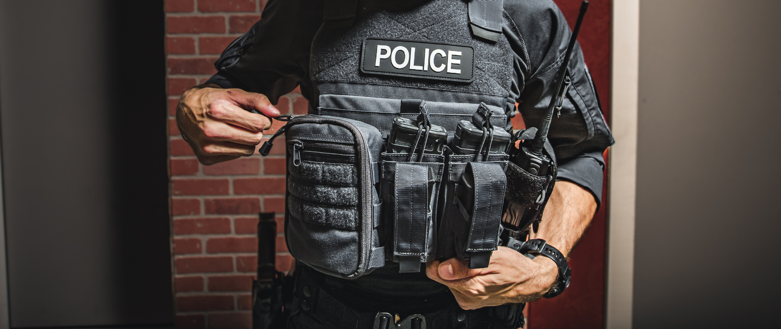Image of the pouch on the front of a plate carrier
