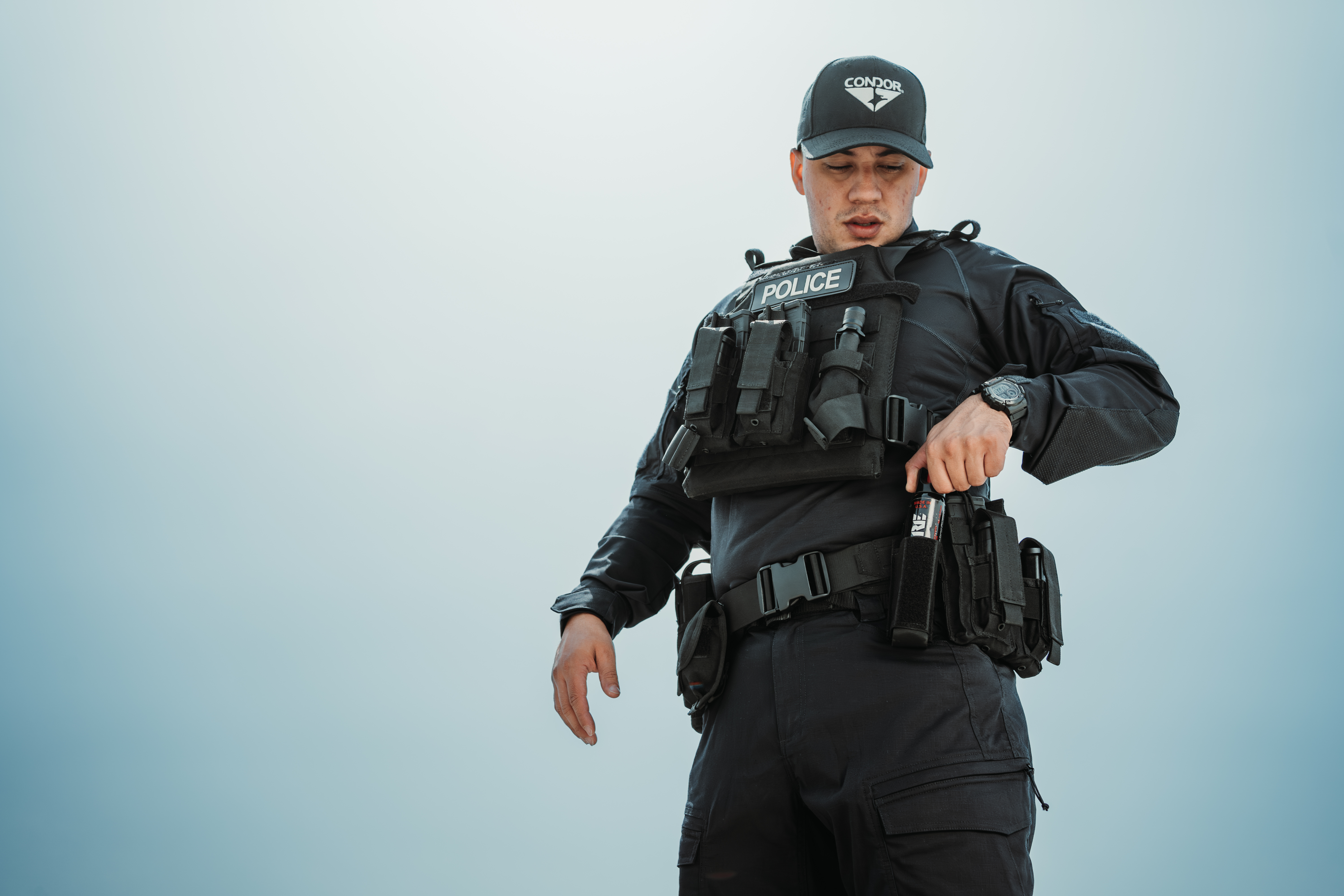 image of an officer taking out oc spray from the oc pouch