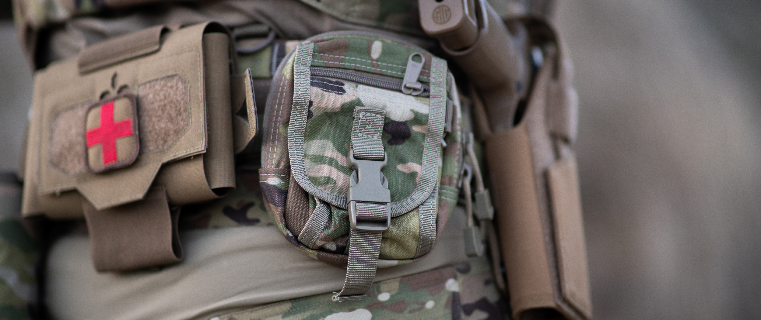 image of the gadget pouch attached to the slim battle belt