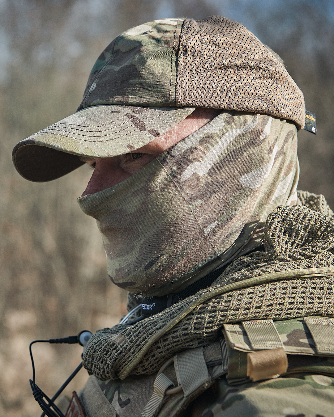 Image of two officers doing cqb with their gunner plate carrier