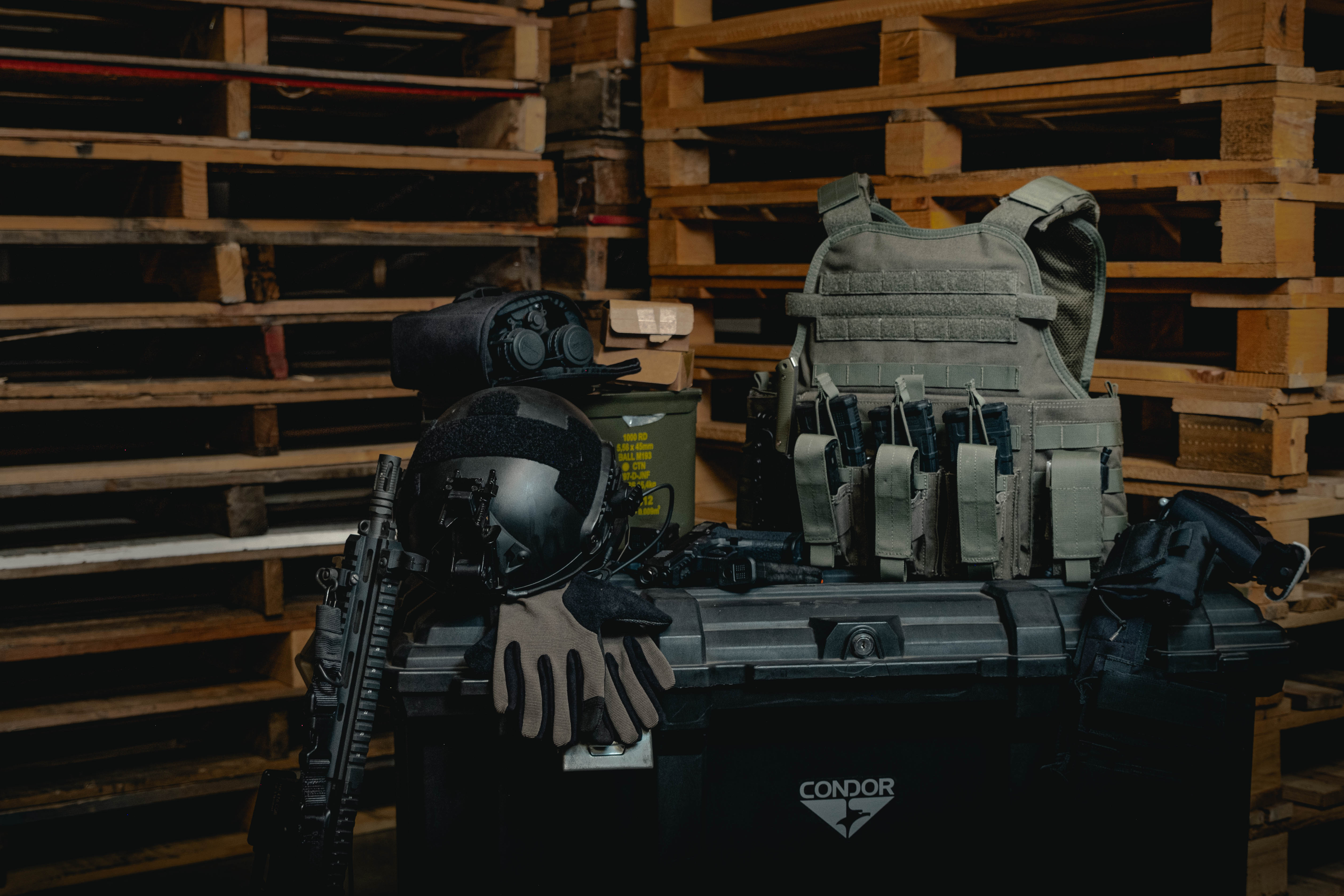 Image of a plate carrier with the triple kangaroo pouch while sitting on a cargo box