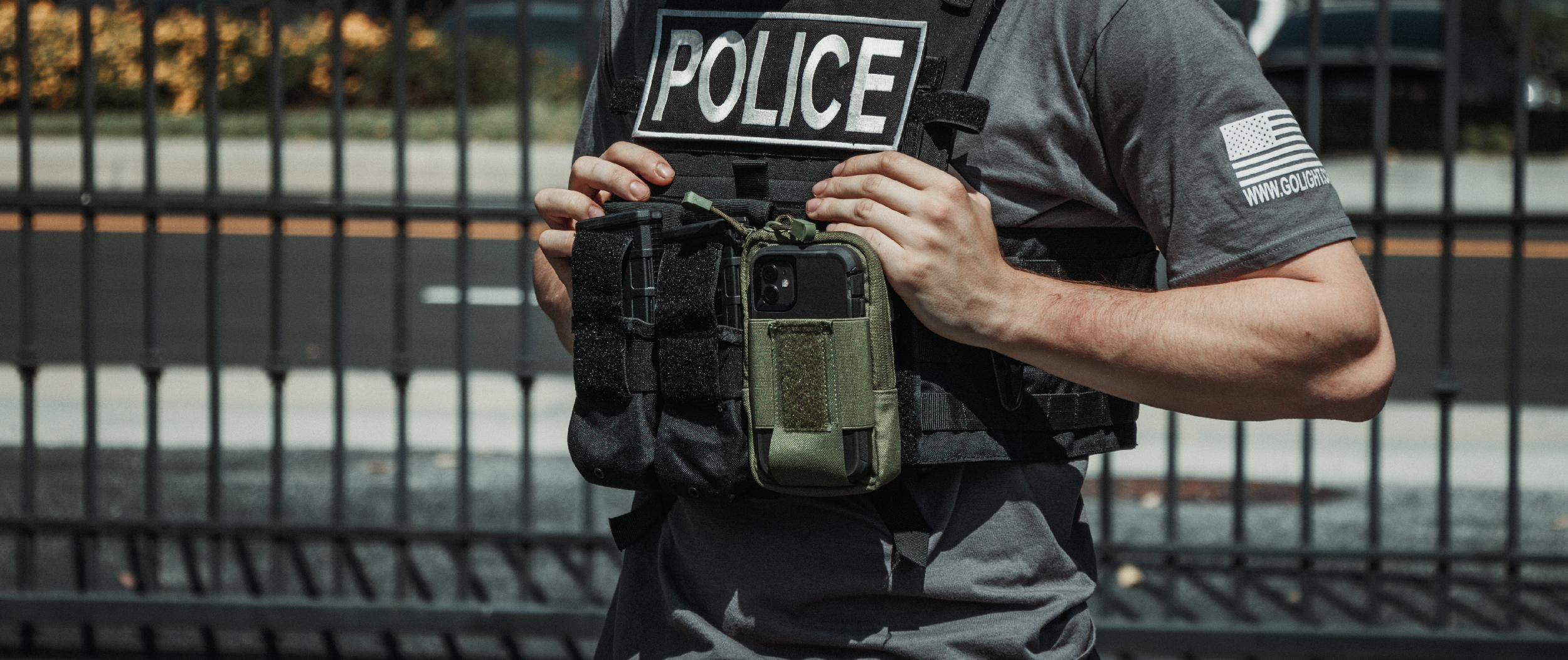Image of the phone pouch on a plate carrier