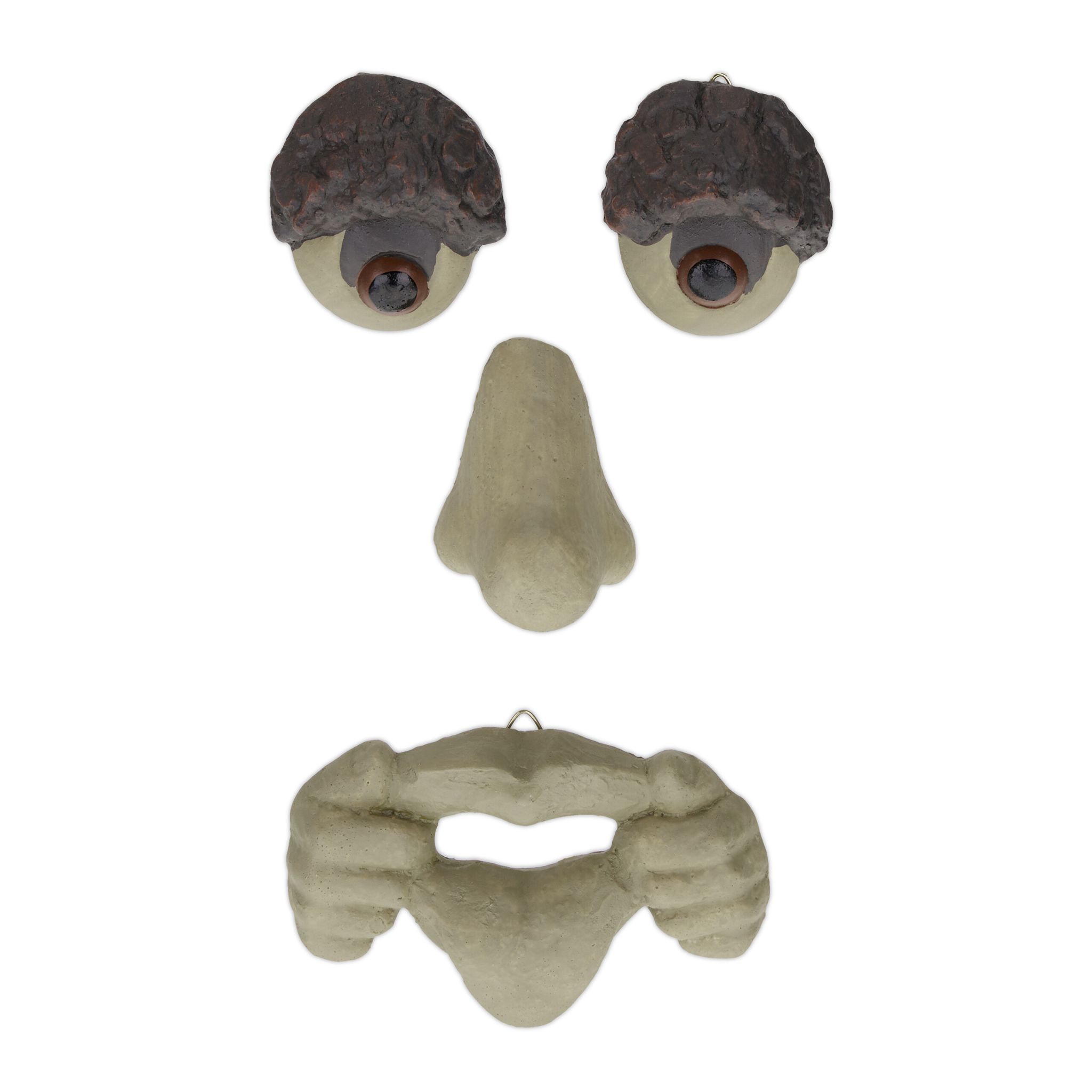 Baumgesicht mit rausgestreckter Zunge Anthrazit-Beige-Braun