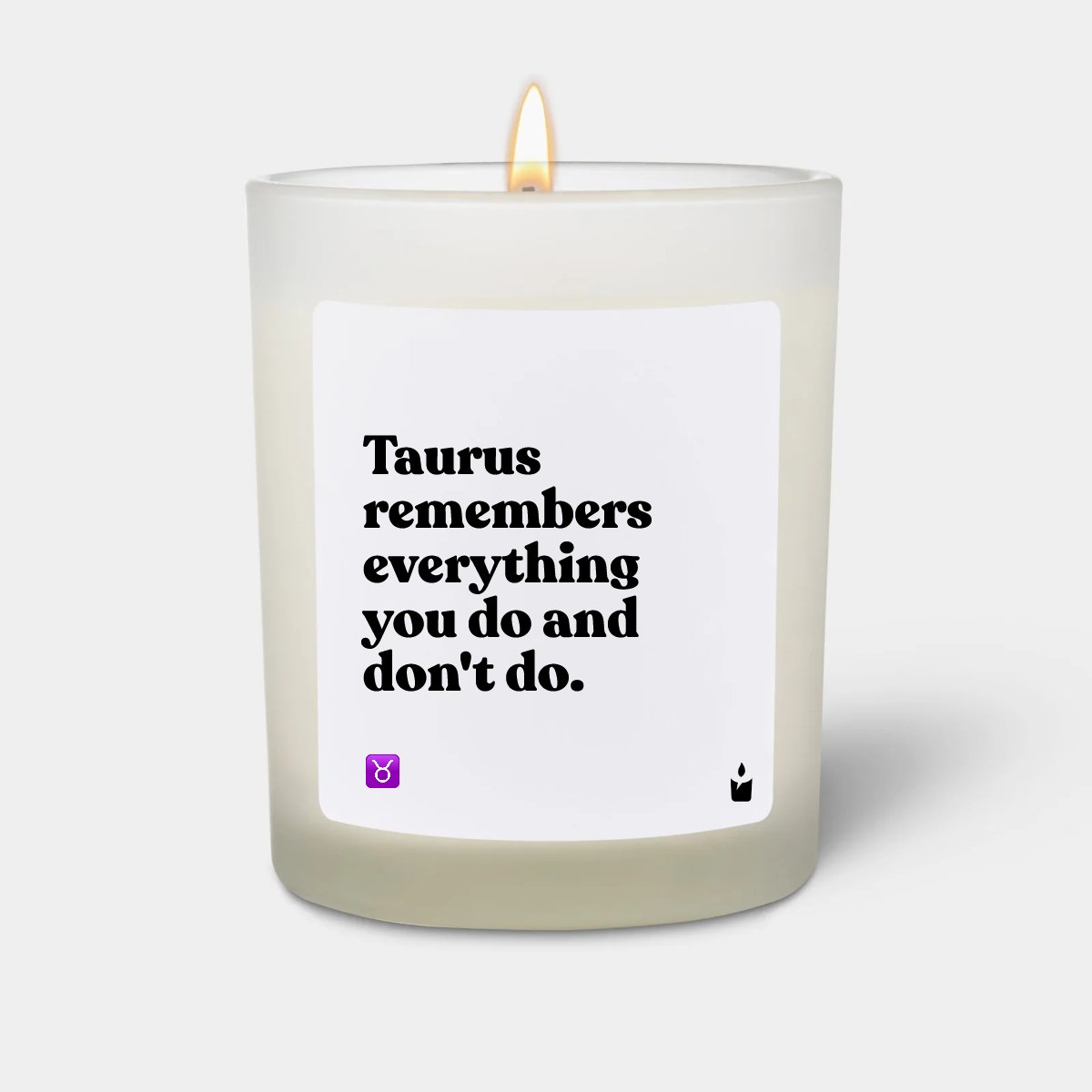 Duftkerze Weiss Woody Taurus remembers everything you do and don't do.