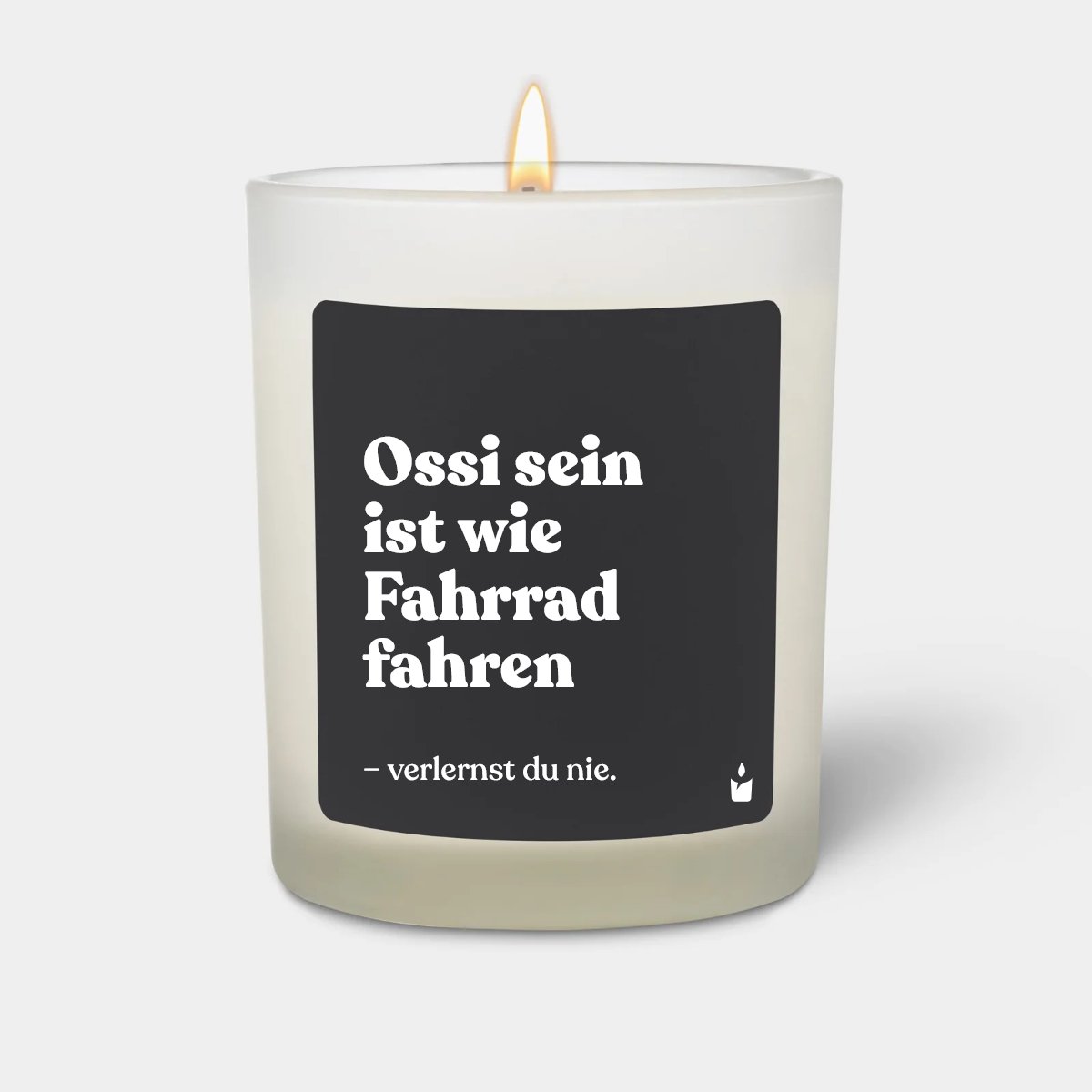 Duftkerze Weiss Woody Ossi sein ist wie Fahrrad fahren. Verlernst du nie.