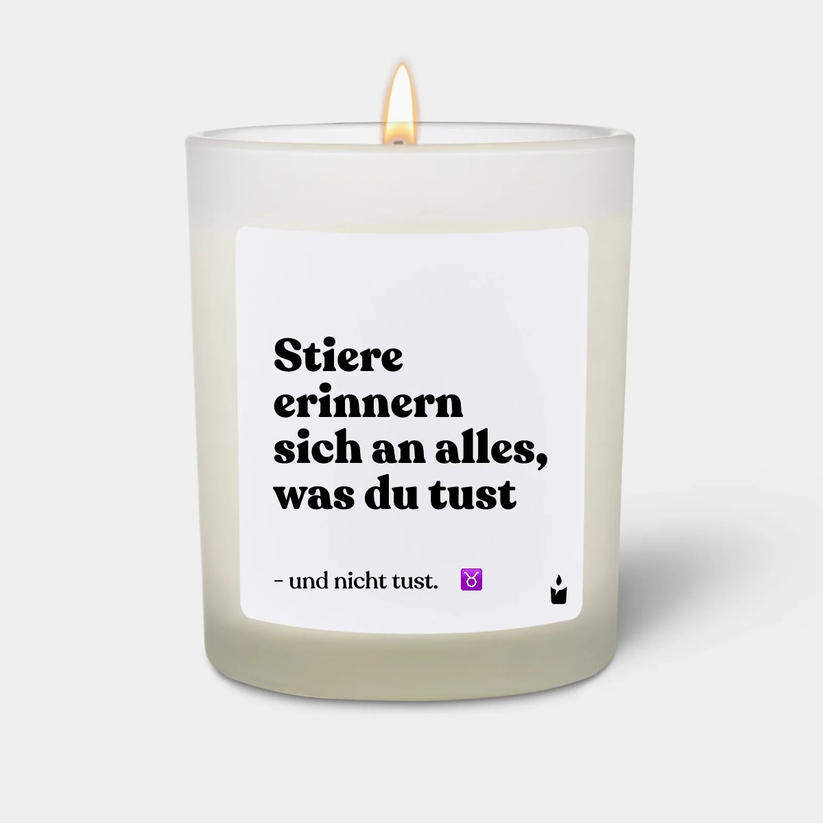 Duftkerze Weiss Woody Stiere erinnern sich an alles, was du tust - und nicht tust.