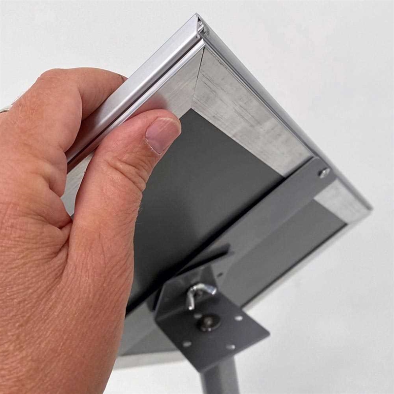 DSI BASIC Infostand A4 - 92mm høj - A4 Klikramme profil 25mm, sort, Model 881