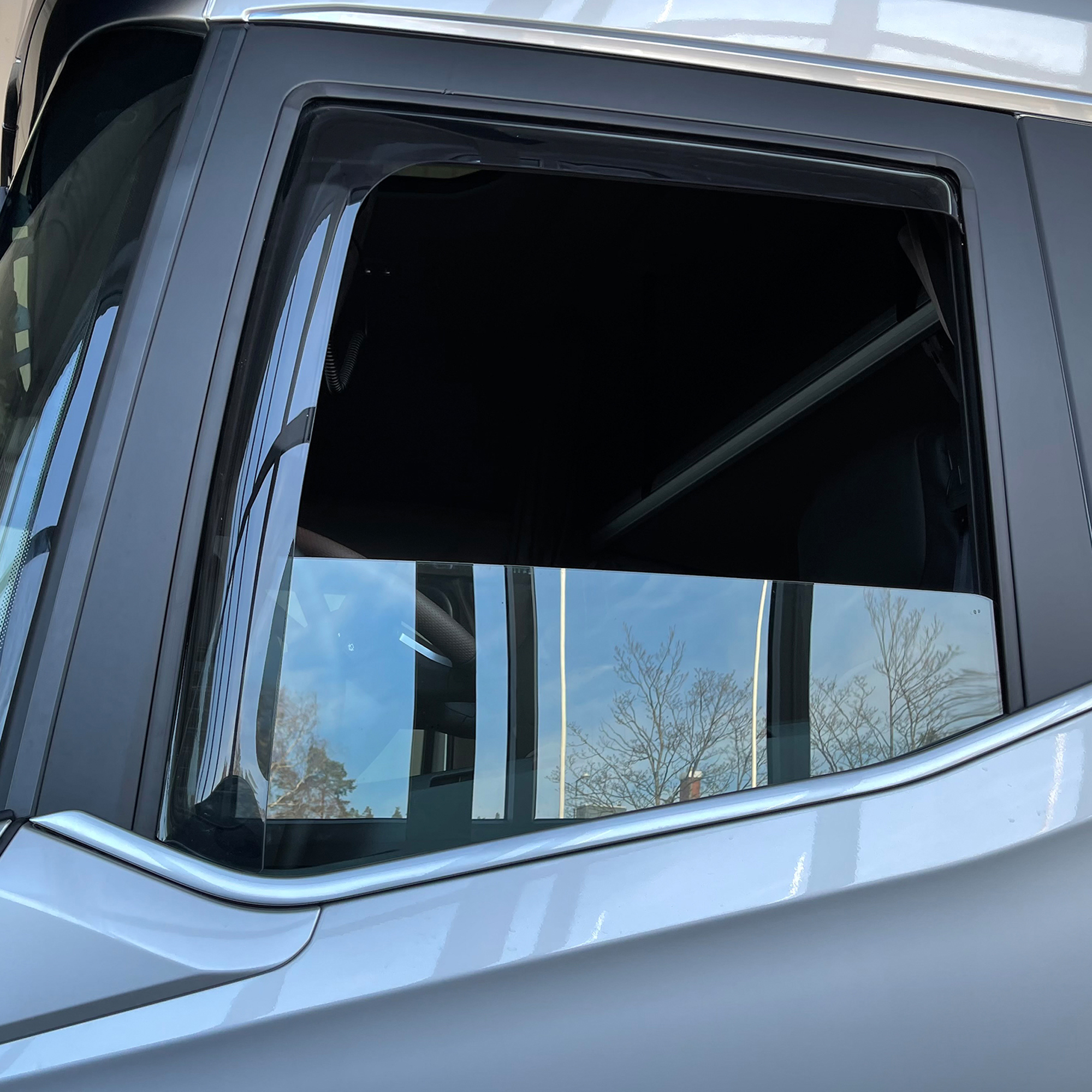 LAS Tinted Wind / Rain / Sun Deflectors For Volvo FH4 2012-2021 – 2-Piece Set, 2-Door, Polycarbonate, Germany