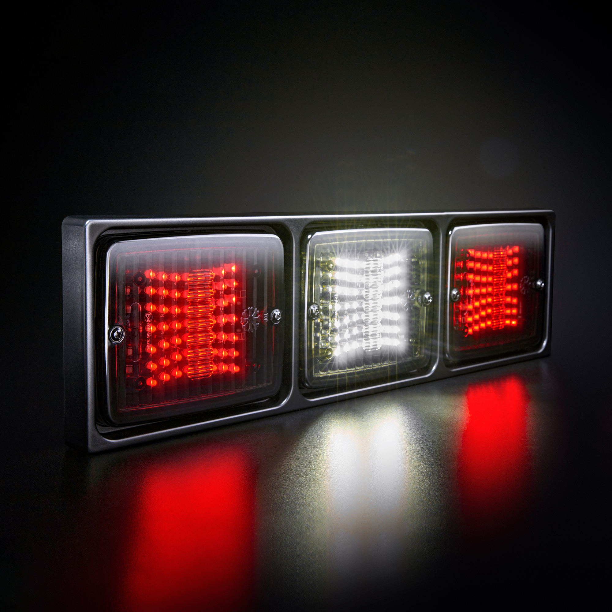 IZE LED FRAME 3XSQUARE - Strands