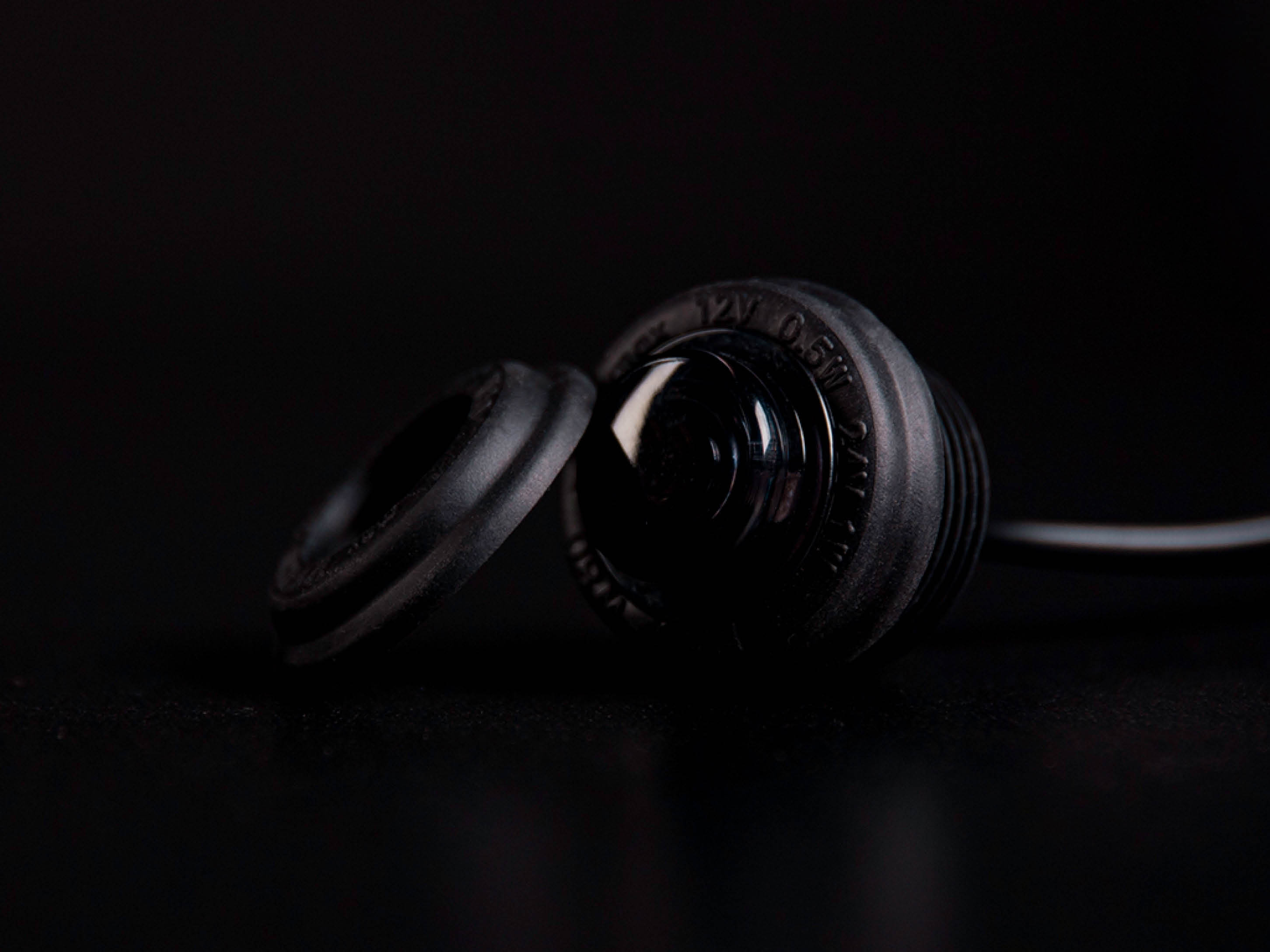 FREEDOM BLACK RAVEN SIDE MARKER ROUND 29MM - Strands