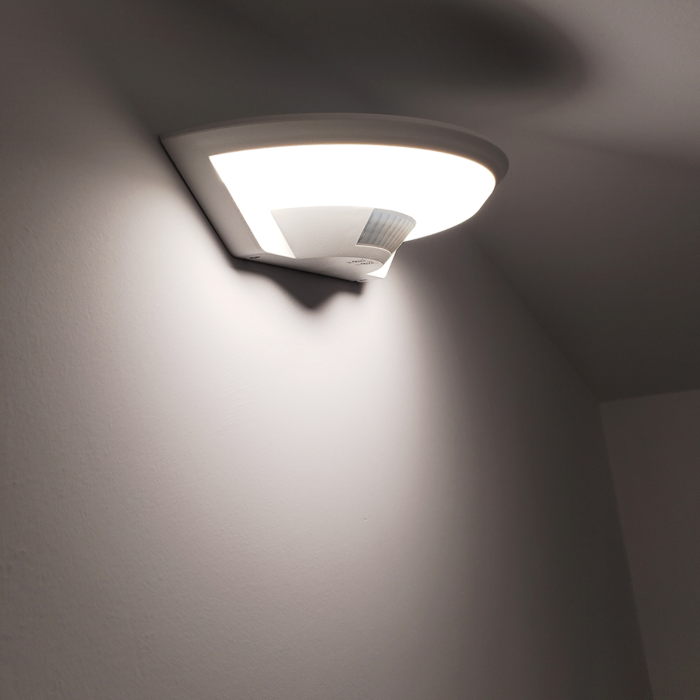 10W LED PIR Sensor Lamp SAMSUNG CHIP 3IN1 IP54 White Body img 1