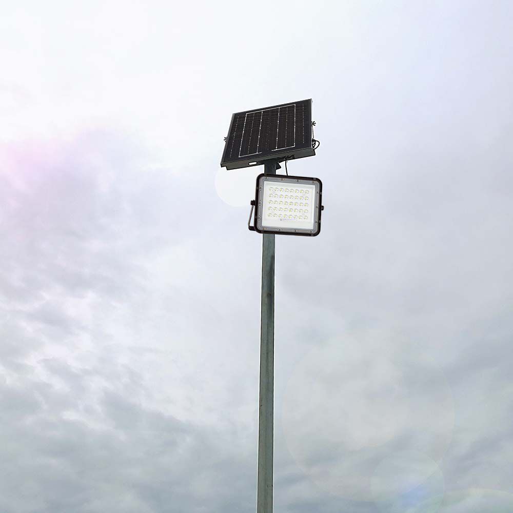 Faro LED con Telecomando e Pannello Solare Colore Nero img 1