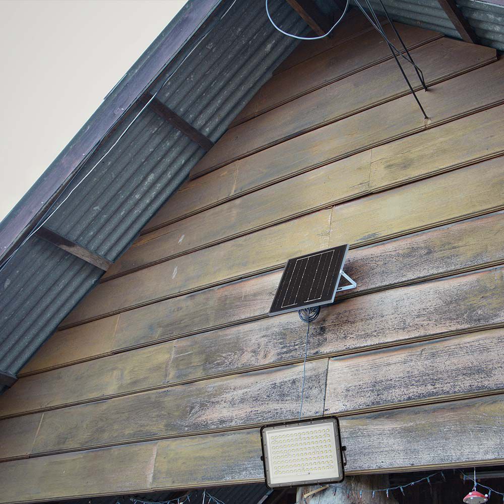 Faro LED con Telecomando e Pannello Solare Batteria sostituibile Cavo da 3m Colore Nero 