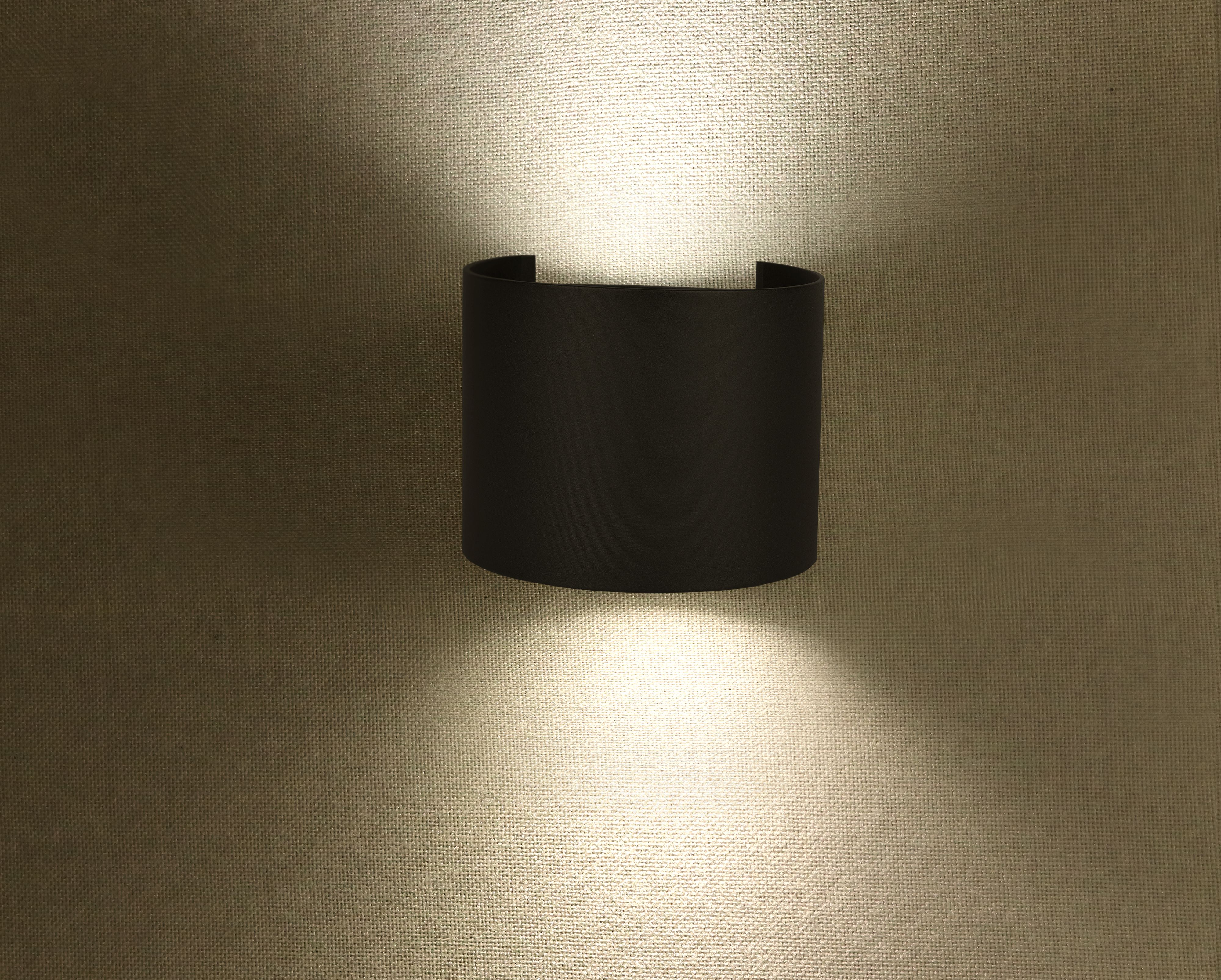 6W Wall Lamp With Bridglux Chip Black Body Round IP65 3000K img 1