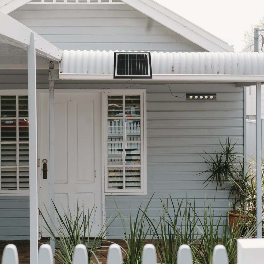 Lampada LED da giardino 8W Con Pannello Solare 3000K Con Sensore PIR IP65