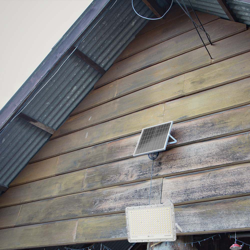 Faro LED con Telecomando e Pannello Solare 30W Batteria sostituibile Cavo da 3m Colore Bianco