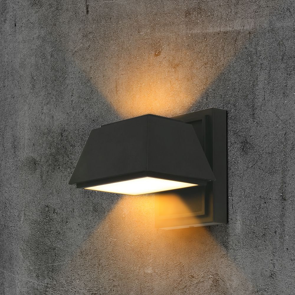 Lampada LED da Muro 15W 120LM/W Doppio Fascio Luminoso Colore Nero 3000K IP65