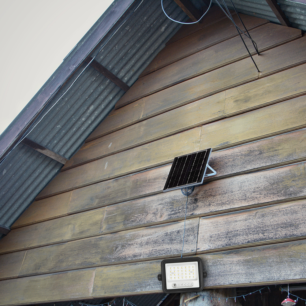 50W LED Solar Floodlight 2000K-8000K Black Body Battery Indicator