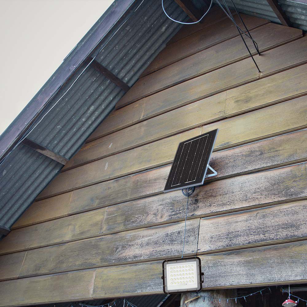 Faro LED con Telecomando e Pannello Solare 10W Batteria sostituibile Cavo da 3m Colore Nero