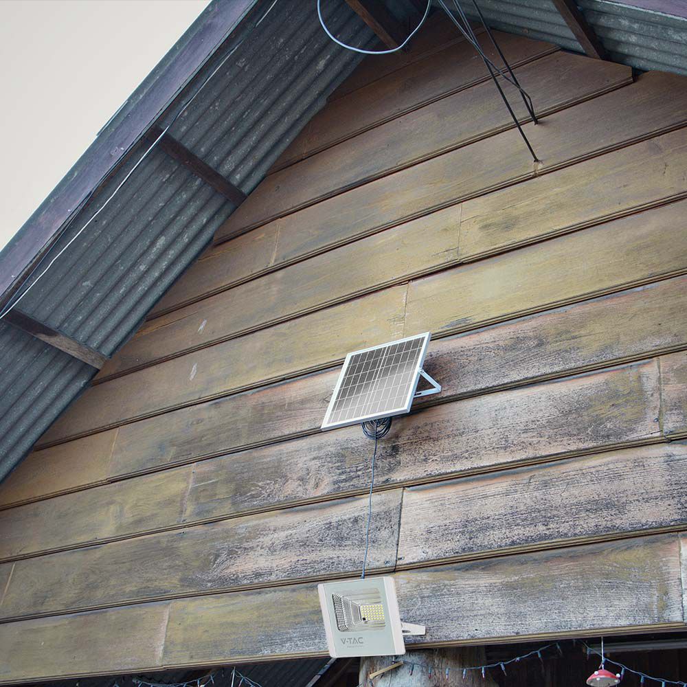 40W LED Solar Floodlight 6400K White Body img 1