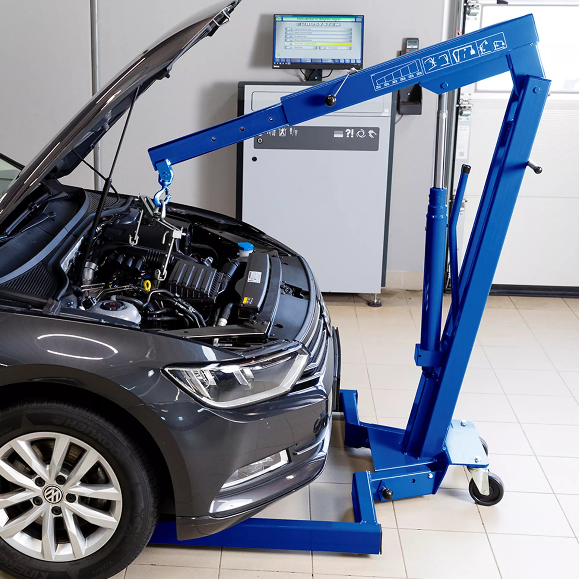 Hydraulic workshop cranes