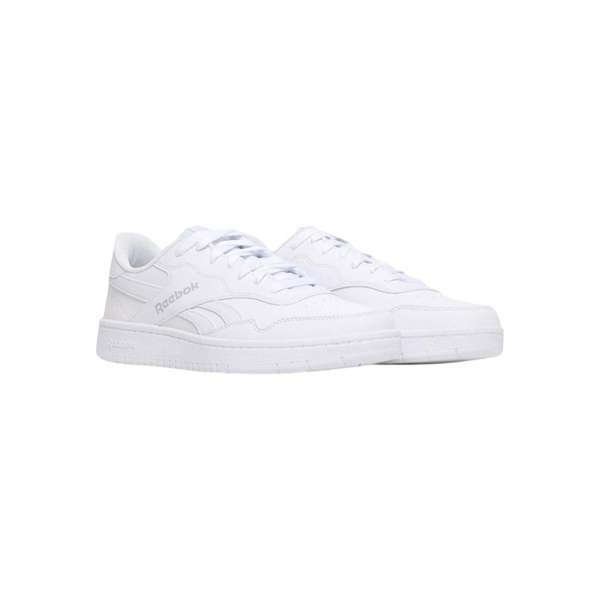Tenis BB 1000 Los tenis Reebok BB1000 combinan un estilo clásico de baloncesto con un diseño funcional para el día a día.