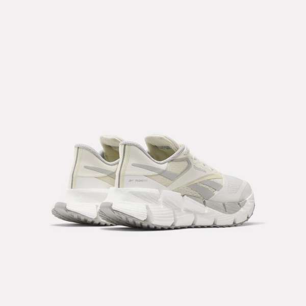 Tenis Floatzig 1 El FloatZig 1 de Reebok combina suavidad y elasticidad, diseñados para inspirar a salir al aire libre y correr.