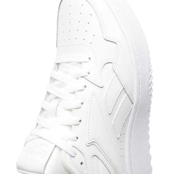 Inspirados en el legado de Reebok de los años 90, reinventan un estilo clásico de baloncesto con una parte superior de cuero suave. image number 5