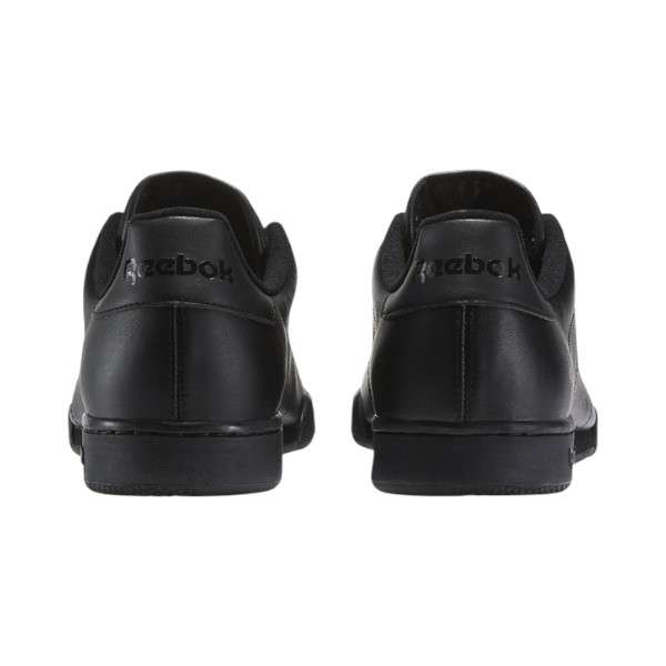 Esta versi&oacute;n relajada del cl&aacute;sico de 1985 tiene las mismas l&iacute;neas limpias y la misma suela dentada &uacute;nica que el original. image number 4