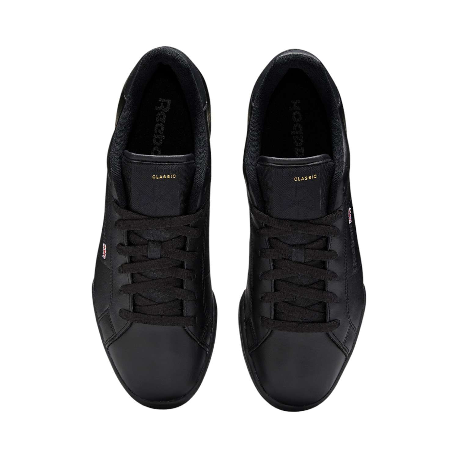 Esta versi&oacute;n relajada del cl&aacute;sico de 1985 tiene las mismas l&iacute;neas limpias y la misma suela dentada &uacute;nica que el original. image number 5