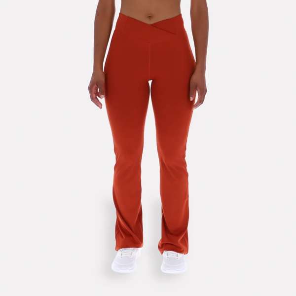 Pantalón de yoga Winnie corte bootcut image number 0