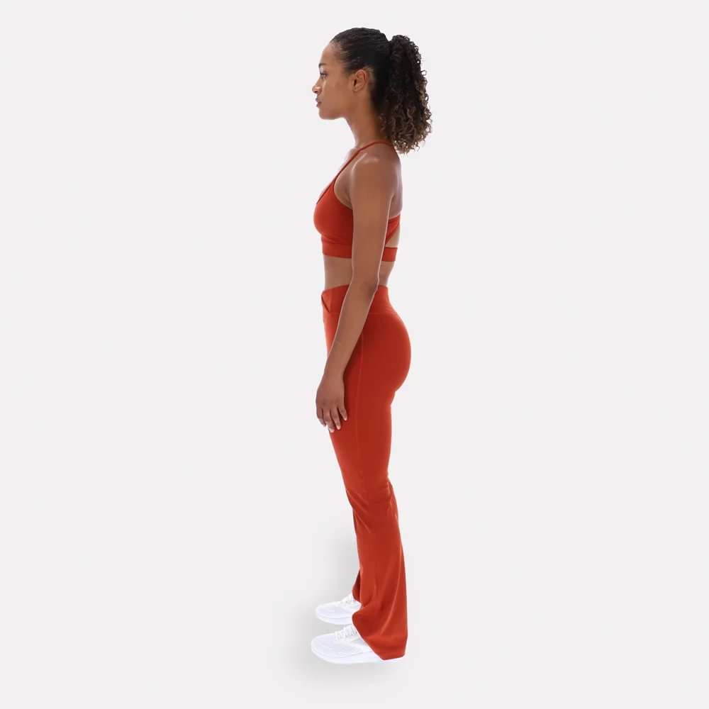 Pantalón de yoga Winnie corte bootcut image number 3