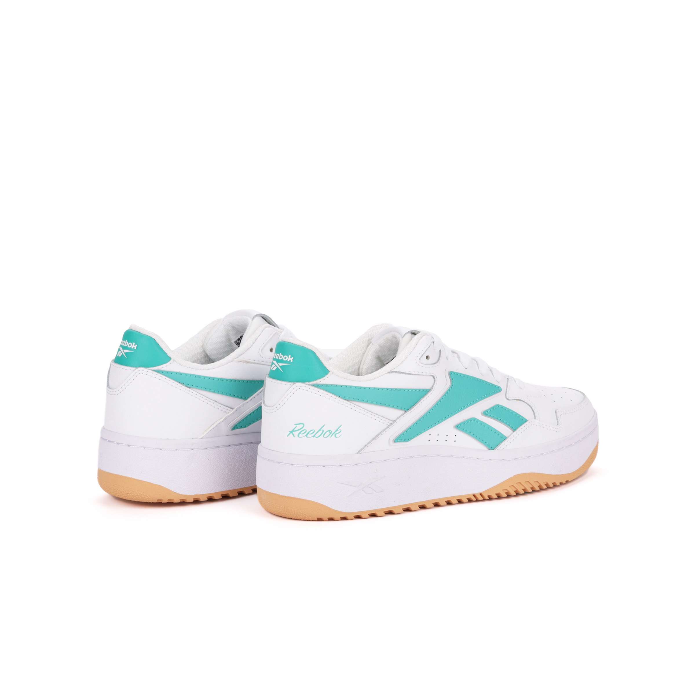 Inspirados en el legado de Reebok de los años 90, reinventan un estilo clásico de baloncesto con una parte superior de cuero suave. image number 3