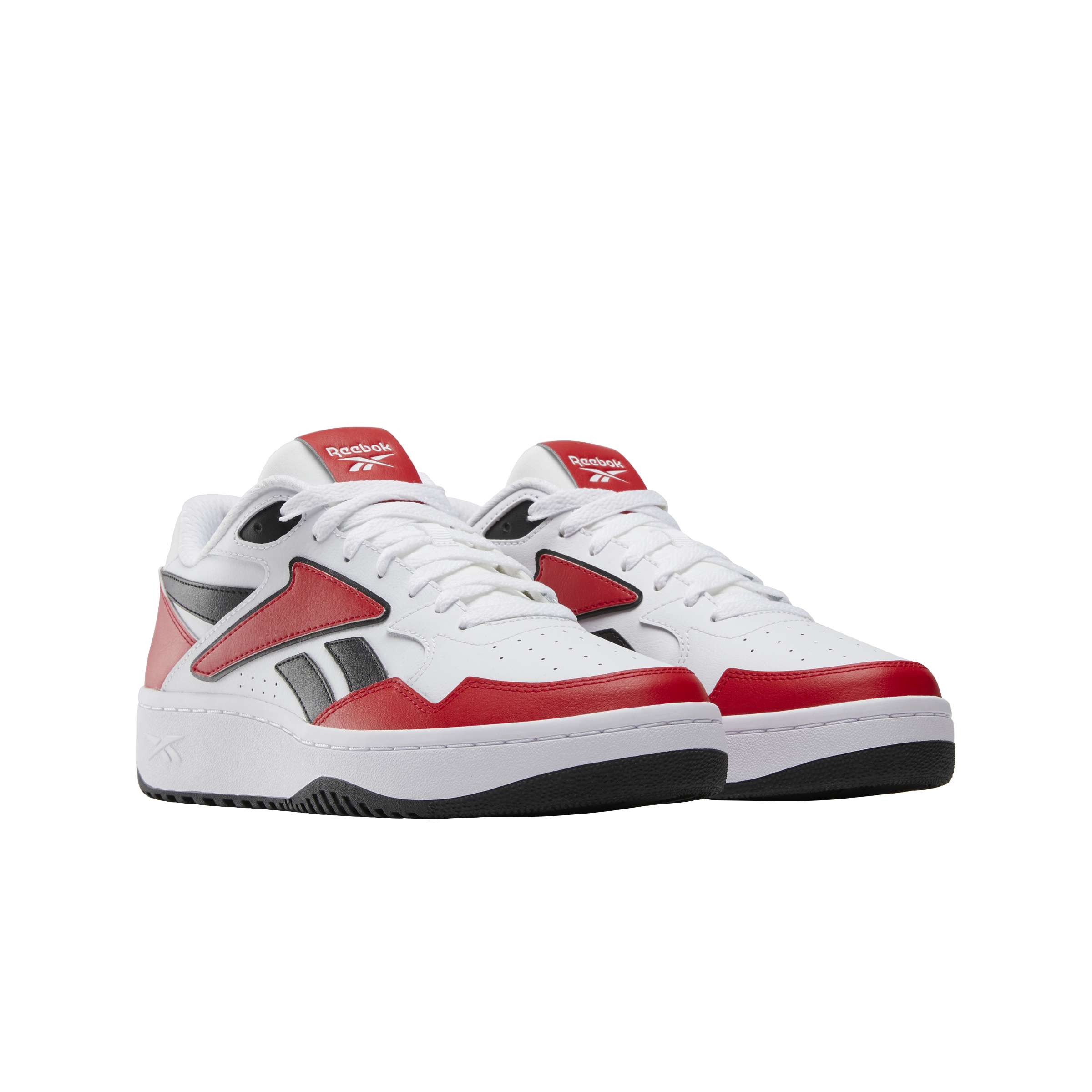 Inspirados en el legado de Reebok de los años 90, reinventan un estilo clásico de baloncesto con una parte superior de cuero suave. image number 2