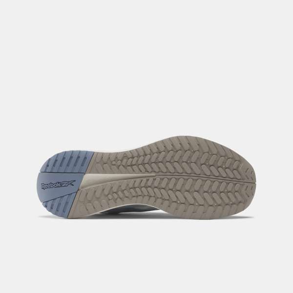 Diseñados para ofrecer comodidad y ligereza, permitiéndote alcanzar tus metas. Cuando te sientes bien, puedes llegar más lejos. image number 4