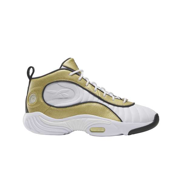 Tenis Answer III x Victor Solomon El artista Victor Solomon, conocido por sus tableros de vidrio de colores, reinterpreta objetos de basquet con materiales y técnicas de lujo.