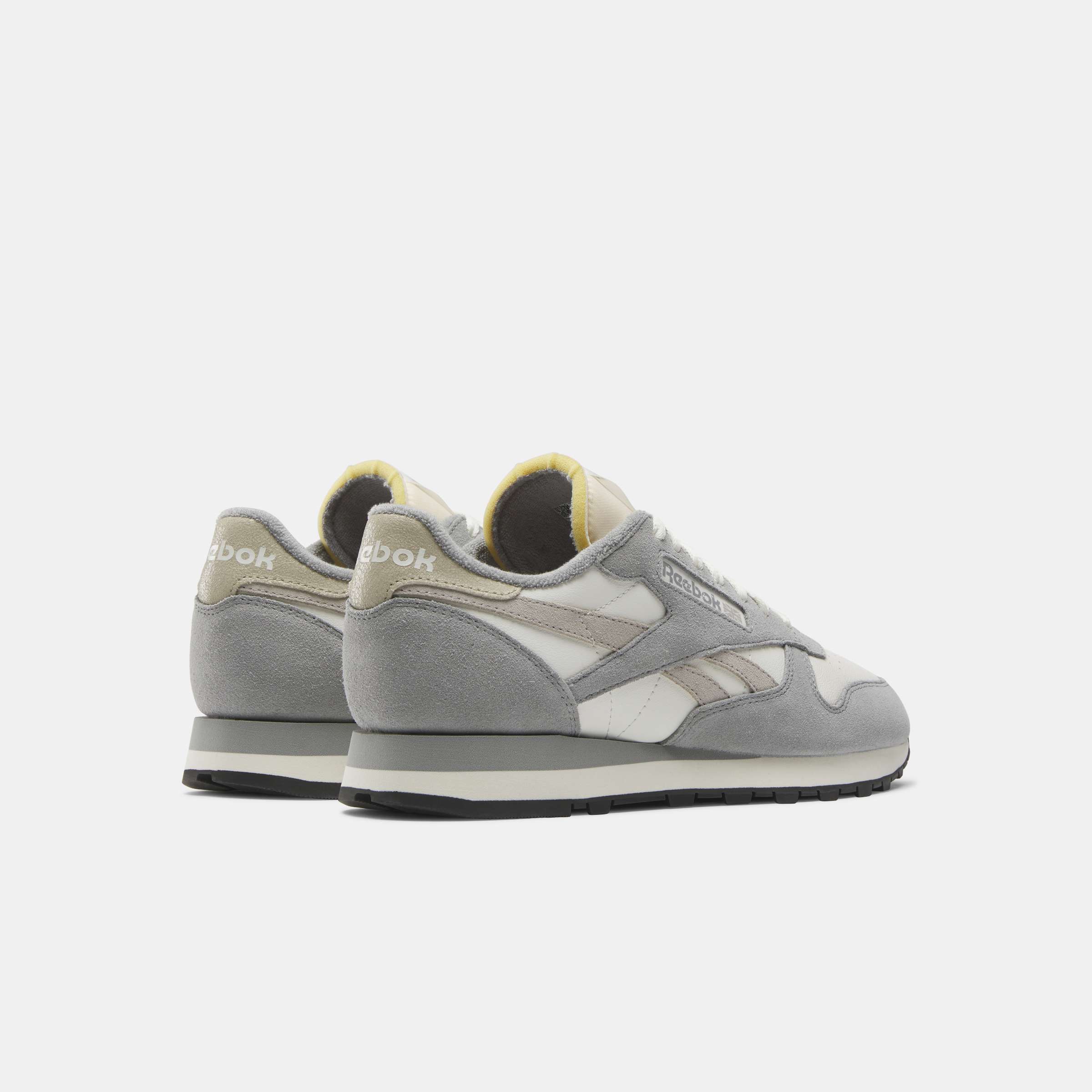 Un homenaje al estilo Reebok de principios del siglo XX. Estos tenis tienen un aire retro que combina a la perfección con tu vida moderna.