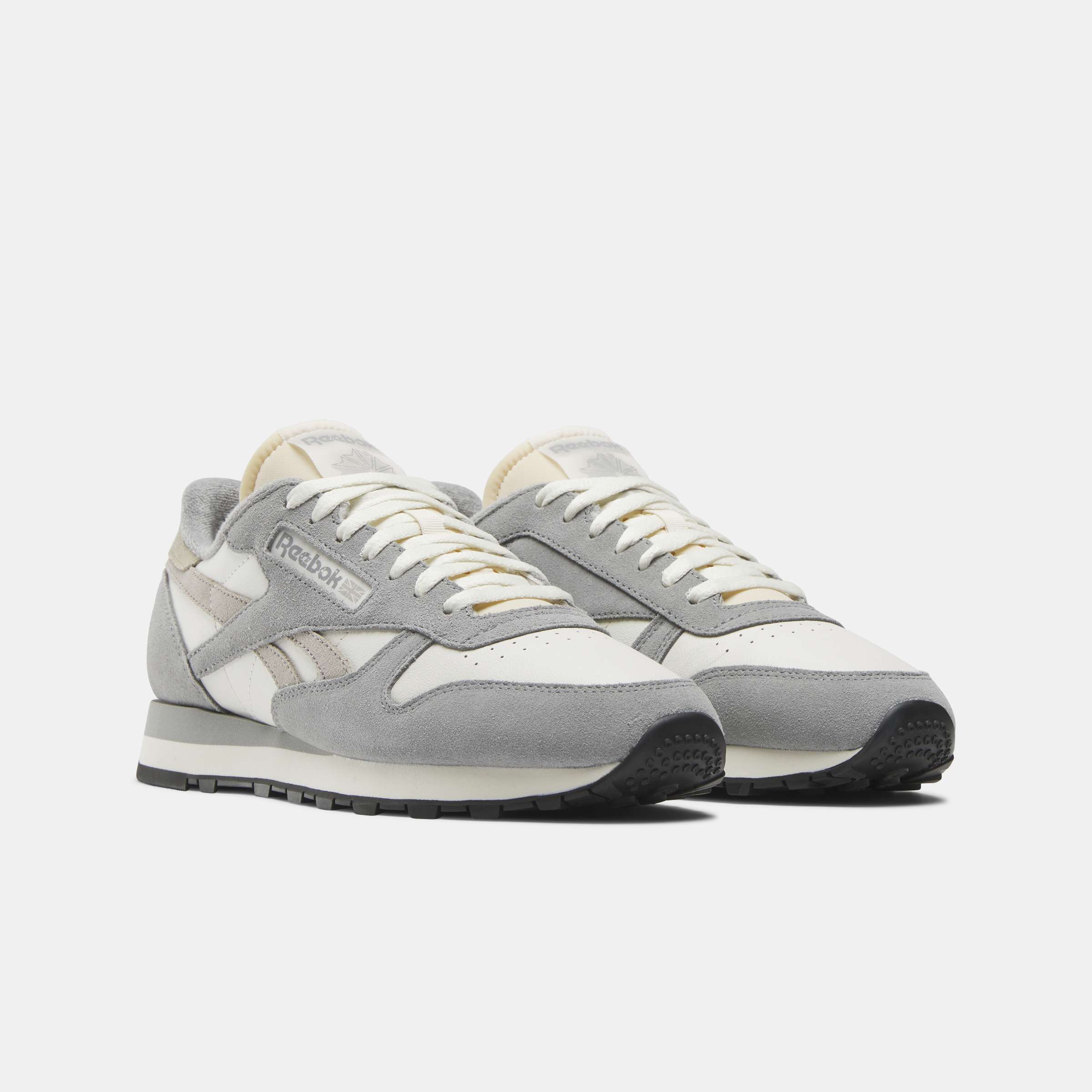 Un homenaje al estilo Reebok de principios del siglo XX. Estos tenis tienen un aire retro que combina a la perfección con tu vida moderna.