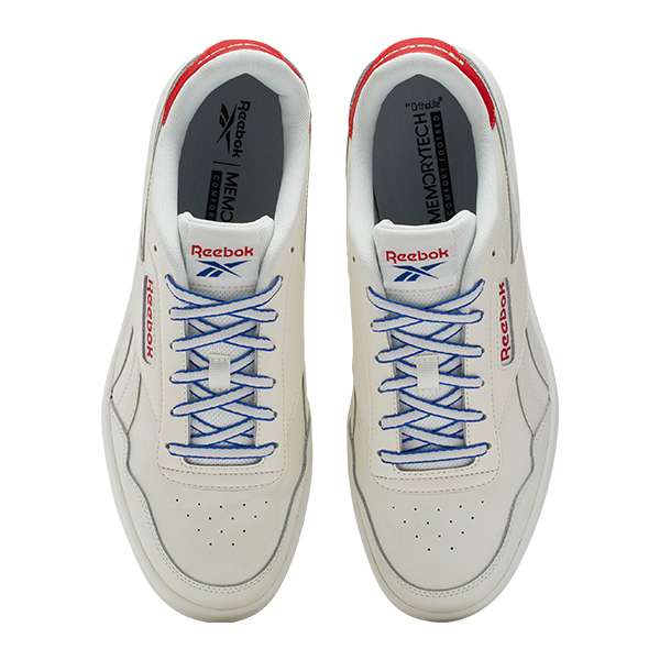El estilo Reebok que te encanta en una silueta clásica de tenis vintage que se puede usar de manera elegante o informal. image number 3