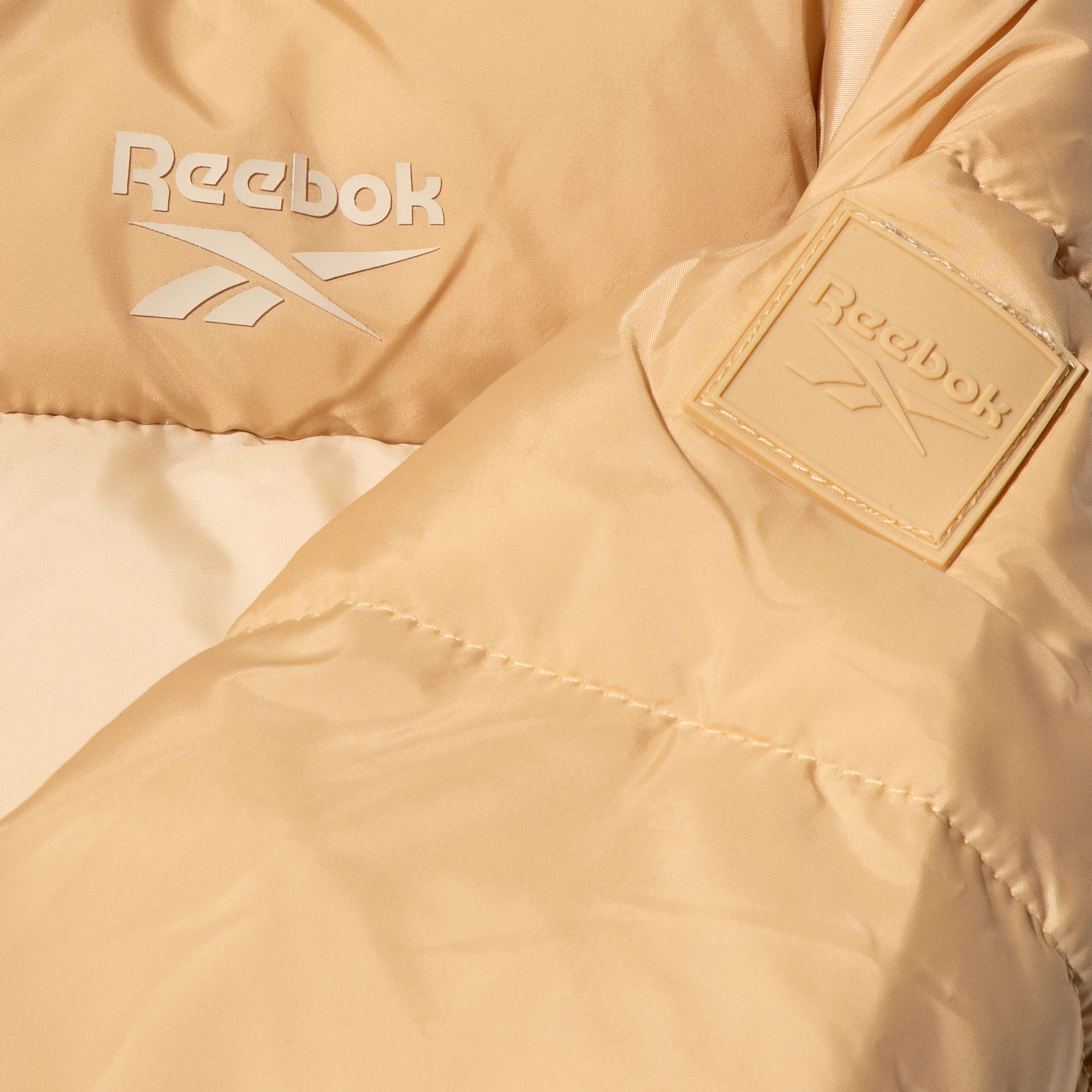 Chamarra puffer reversible con forro de piel sintética image number 3